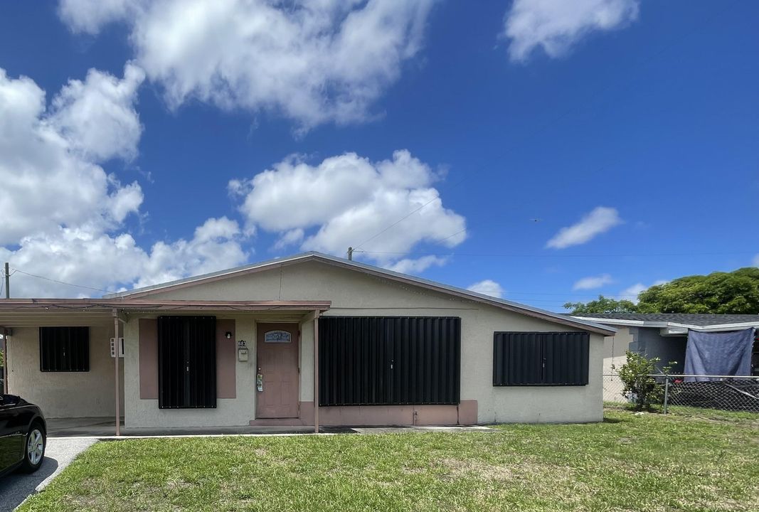 For Sale: $324,999 (3 beds, 1 baths, 1020 Square Feet)