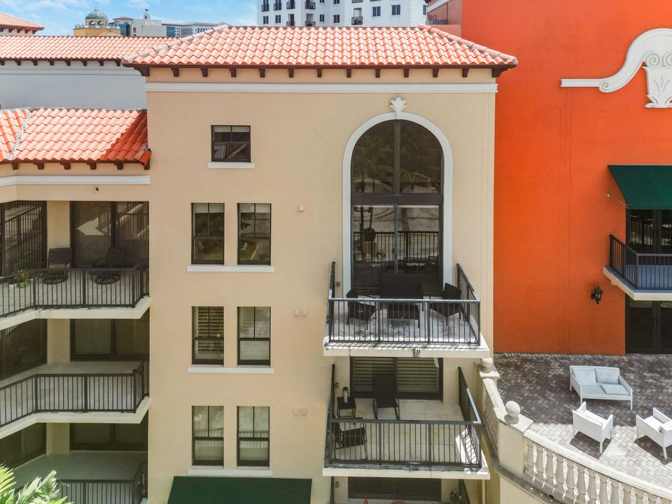 For Sale: $1,199,000 (3 beds, 2 baths, 1553 Square Feet)