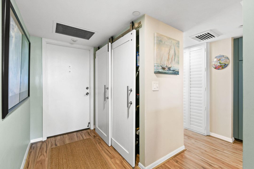 For Sale: $585,000 (2 beds, 2 baths, 1228 Square Feet)