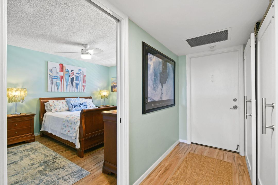 For Sale: $585,000 (2 beds, 2 baths, 1228 Square Feet)
