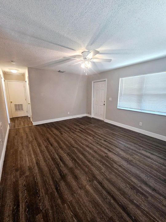 For Rent: $2,000 (2 beds, 1 baths, 768 Square Feet)