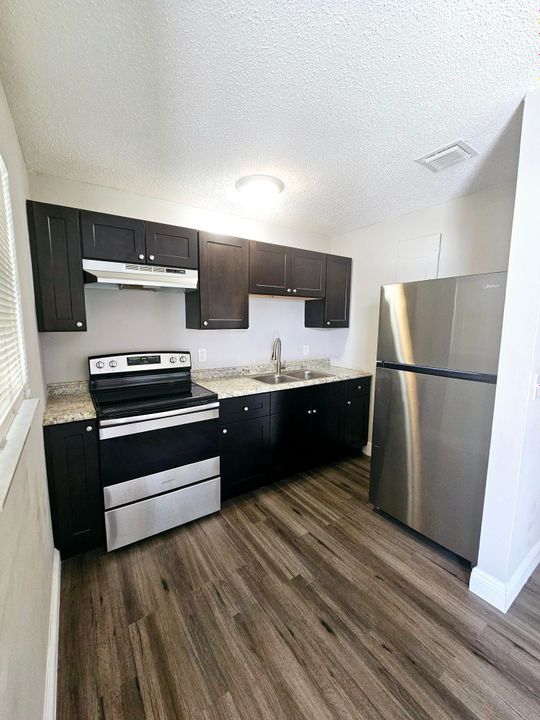 For Rent: $2,000 (2 beds, 1 baths, 768 Square Feet)