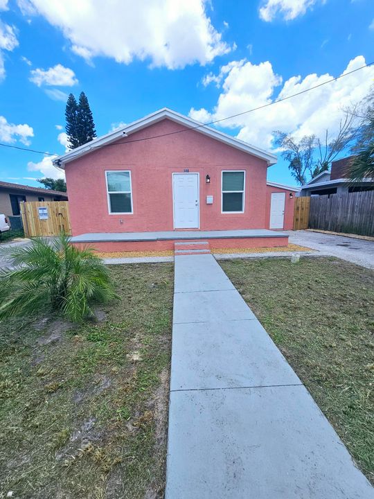 For Rent: $2,100 (3 beds, 1 baths, 1592 Square Feet)