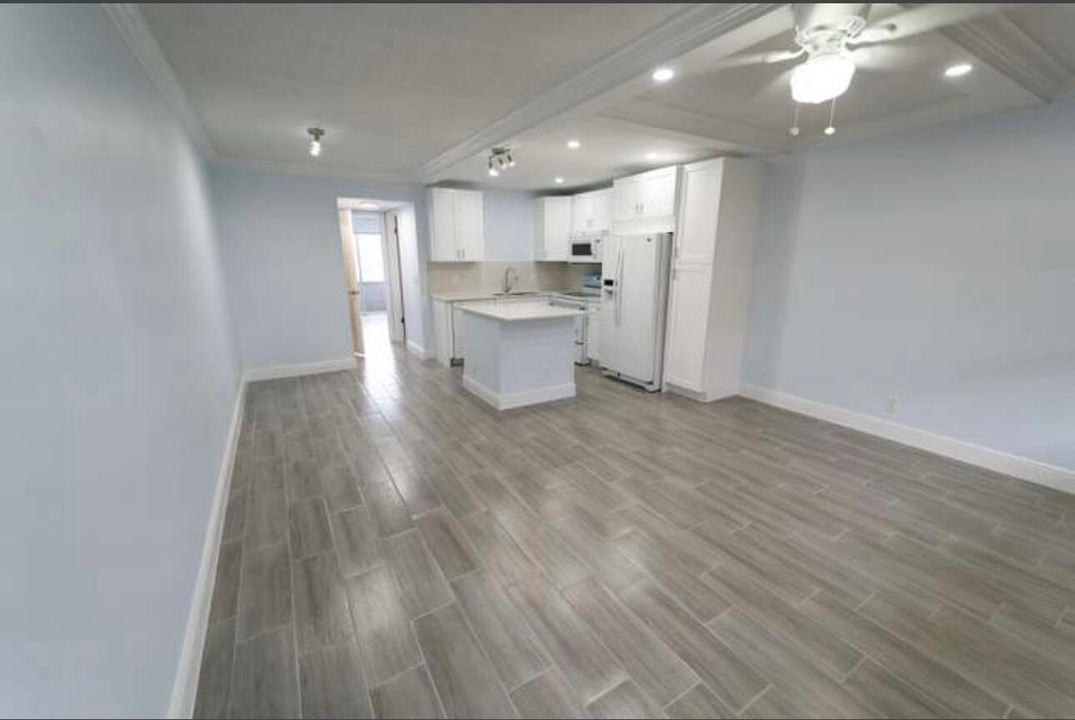 For Sale: $129,999 (1 beds, 1 baths, 585 Square Feet)