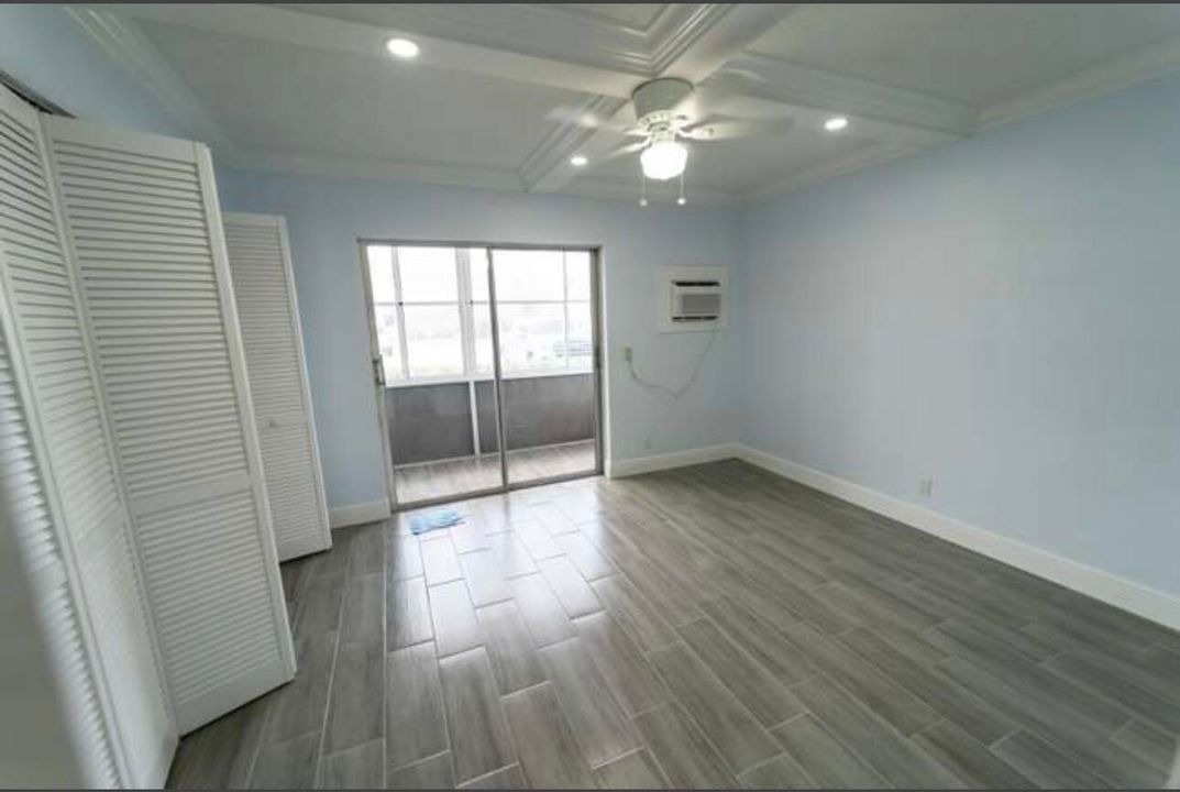 For Sale: $129,999 (1 beds, 1 baths, 585 Square Feet)