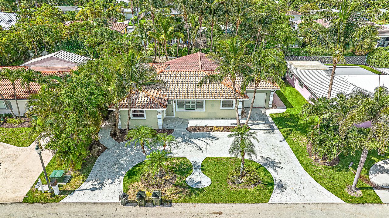 For Sale: $1,000,000 (2 beds, 3 baths, 2025 Square Feet)