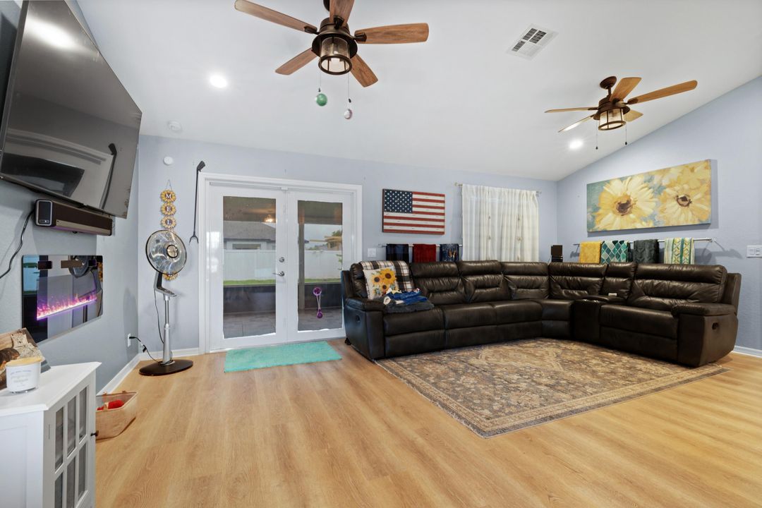 For Sale: $459,900 (3 beds, 2 baths, 1527 Square Feet)