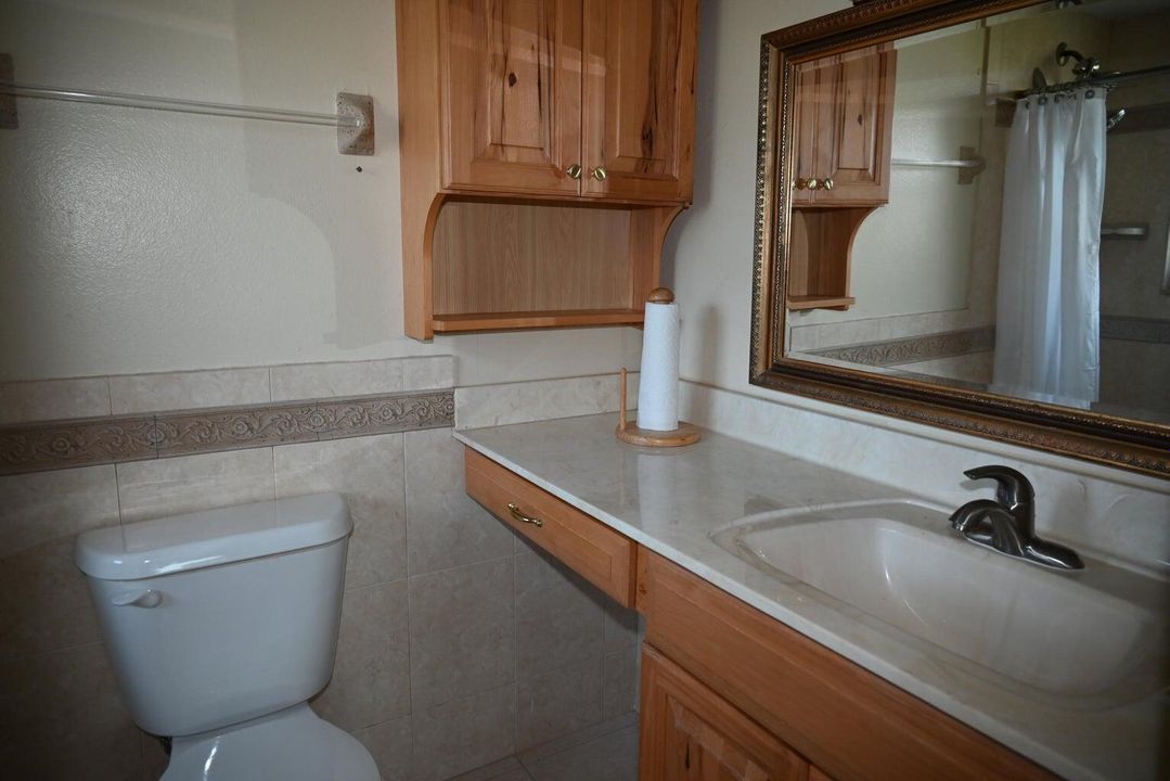 For Sale: $165,000 (2 beds, 2 baths, 1048 Square Feet)