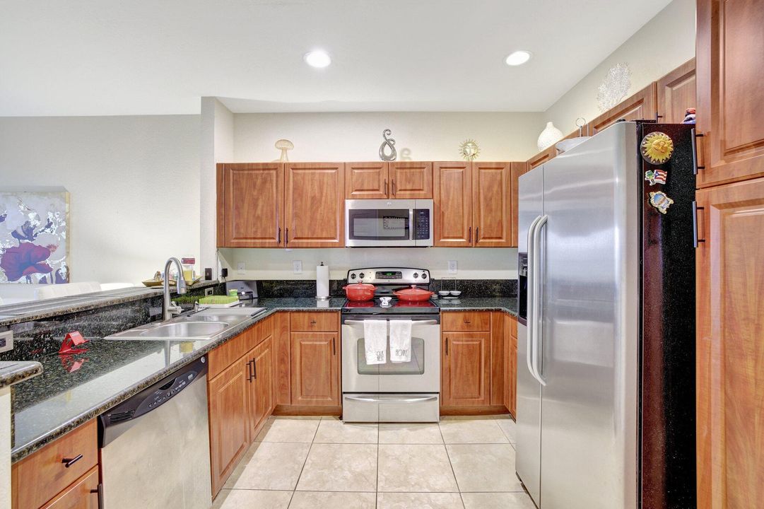 For Sale: $400,000 (2 beds, 2 baths, 1424 Square Feet)