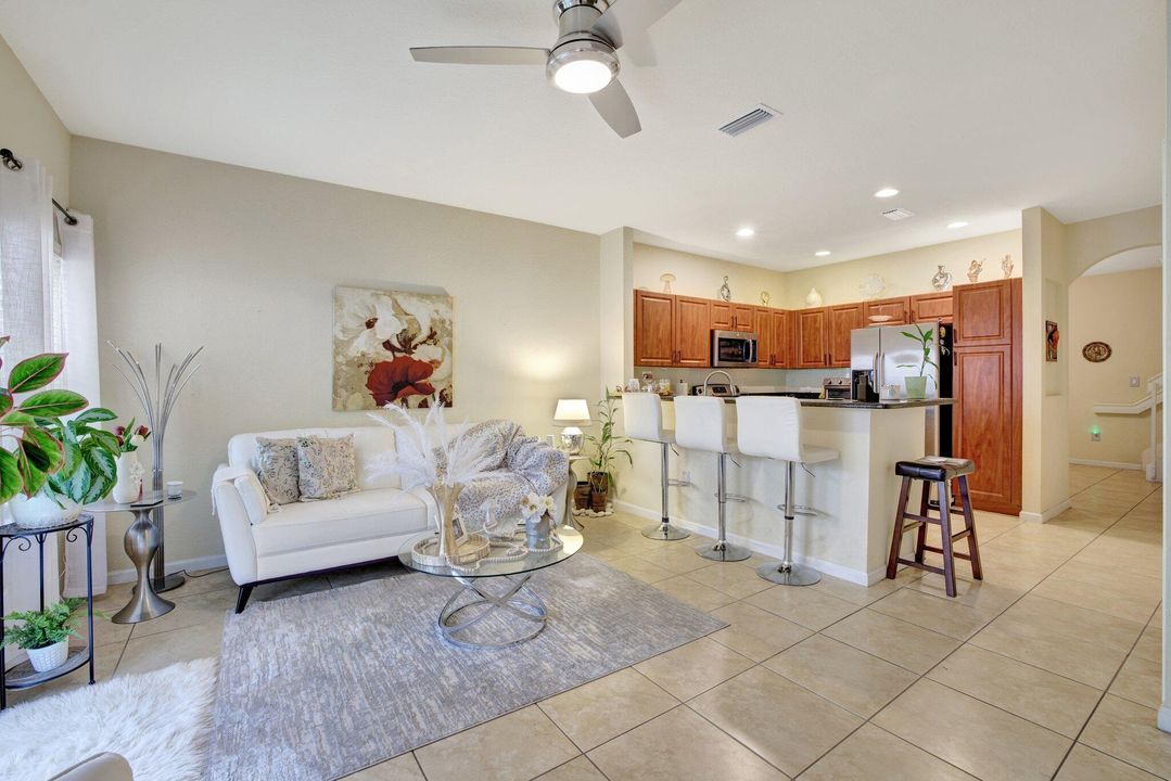 For Sale: $400,000 (2 beds, 2 baths, 1424 Square Feet)