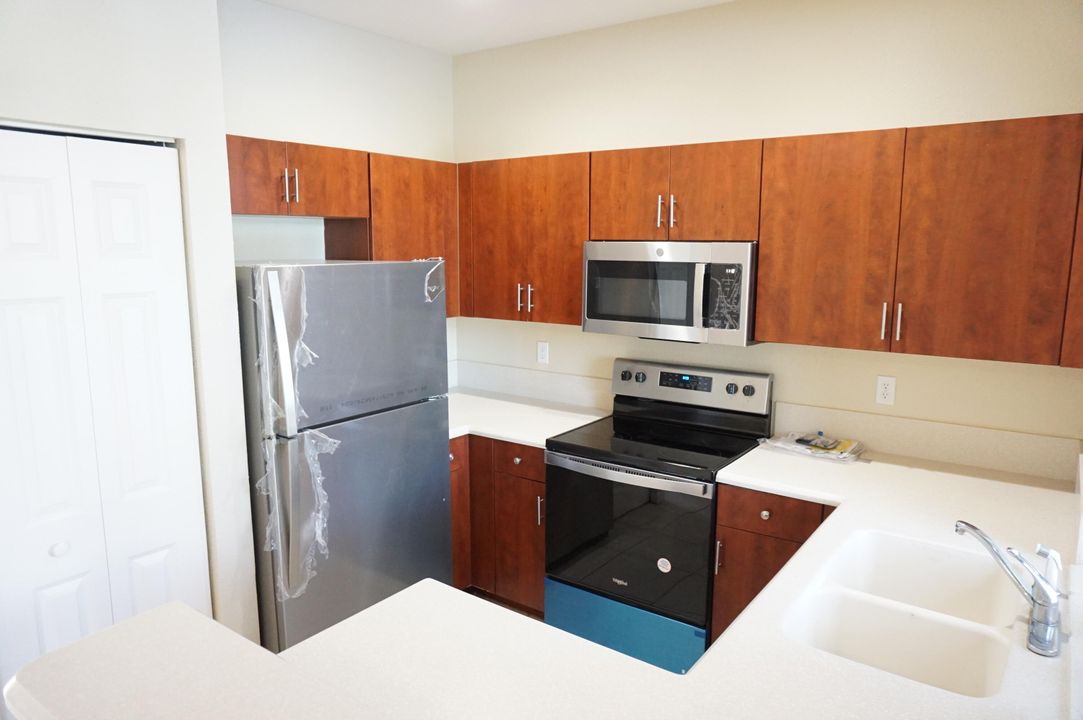 For Sale: $290,000 (3 beds, 2 baths, 1284 Square Feet)