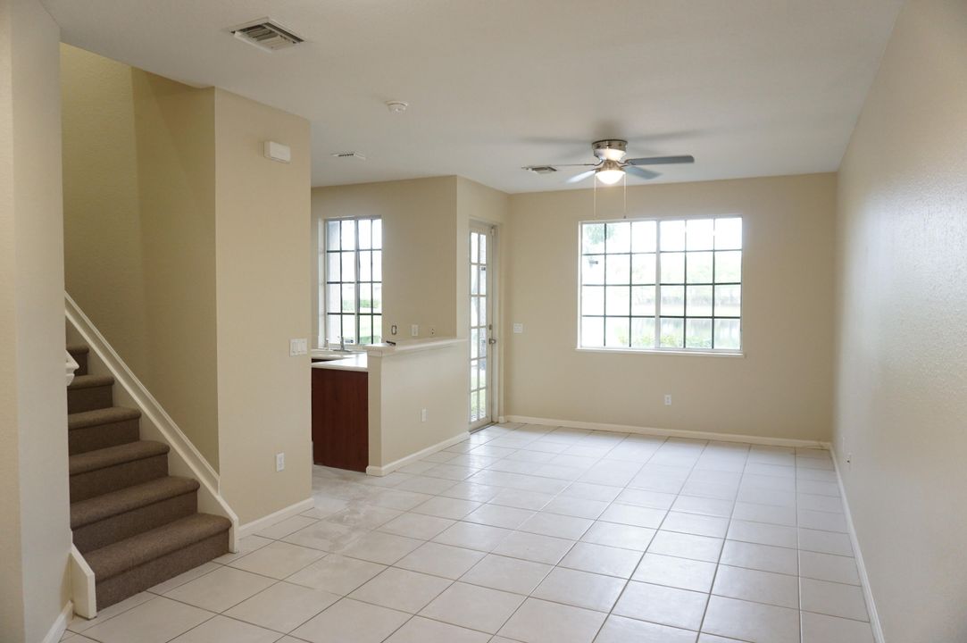 For Sale: $290,000 (3 beds, 2 baths, 1284 Square Feet)