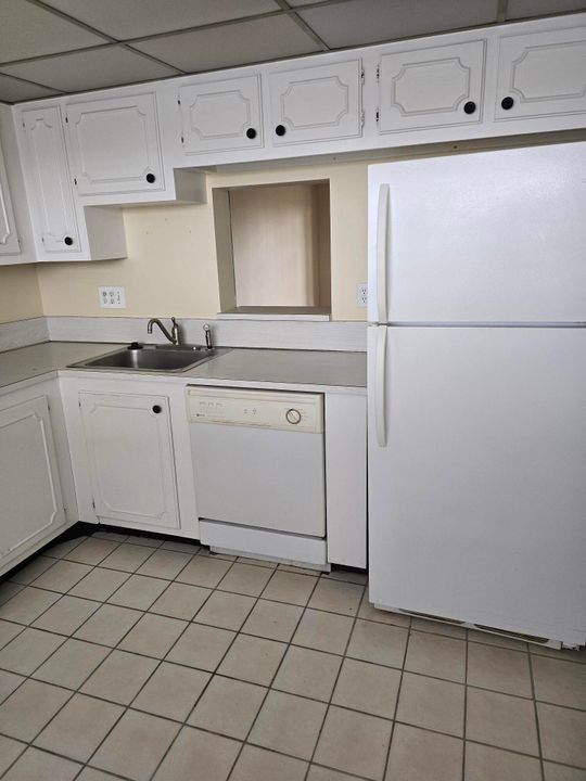 For Sale: $118,000 (1 beds, 1 baths, 849 Square Feet)