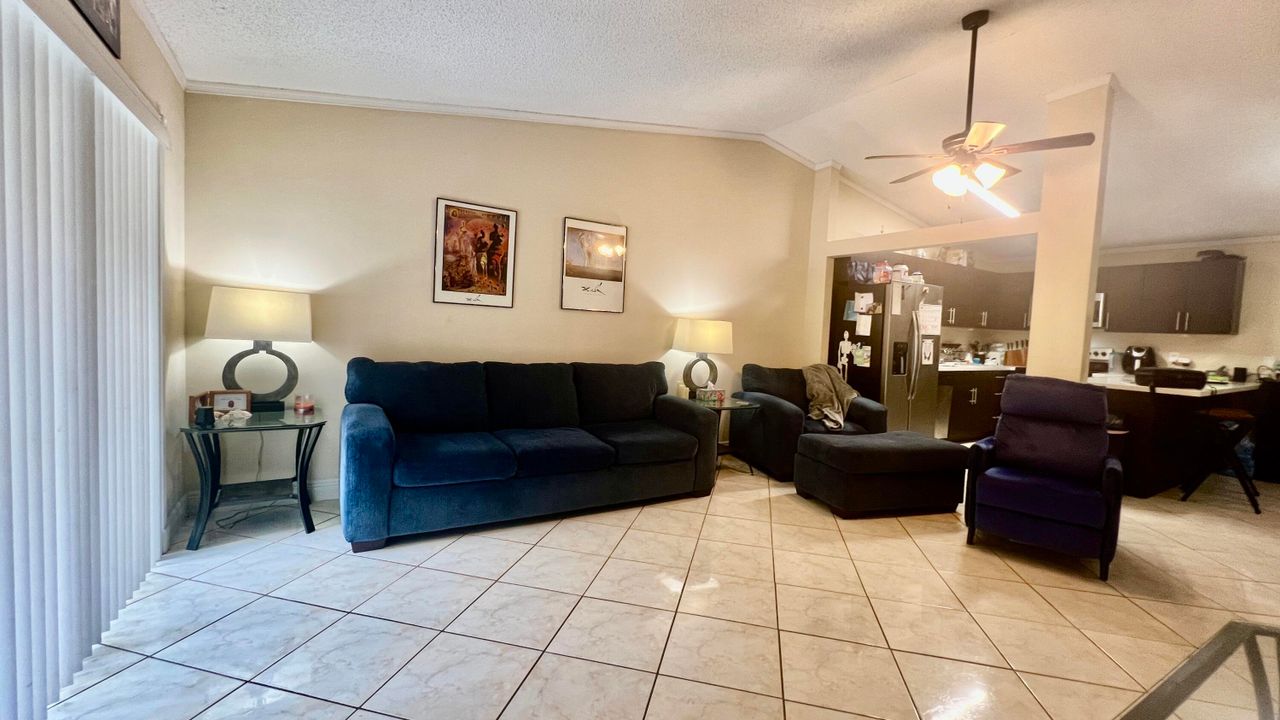 For Sale: $309,990 (2 beds, 2 baths, 1134 Square Feet)