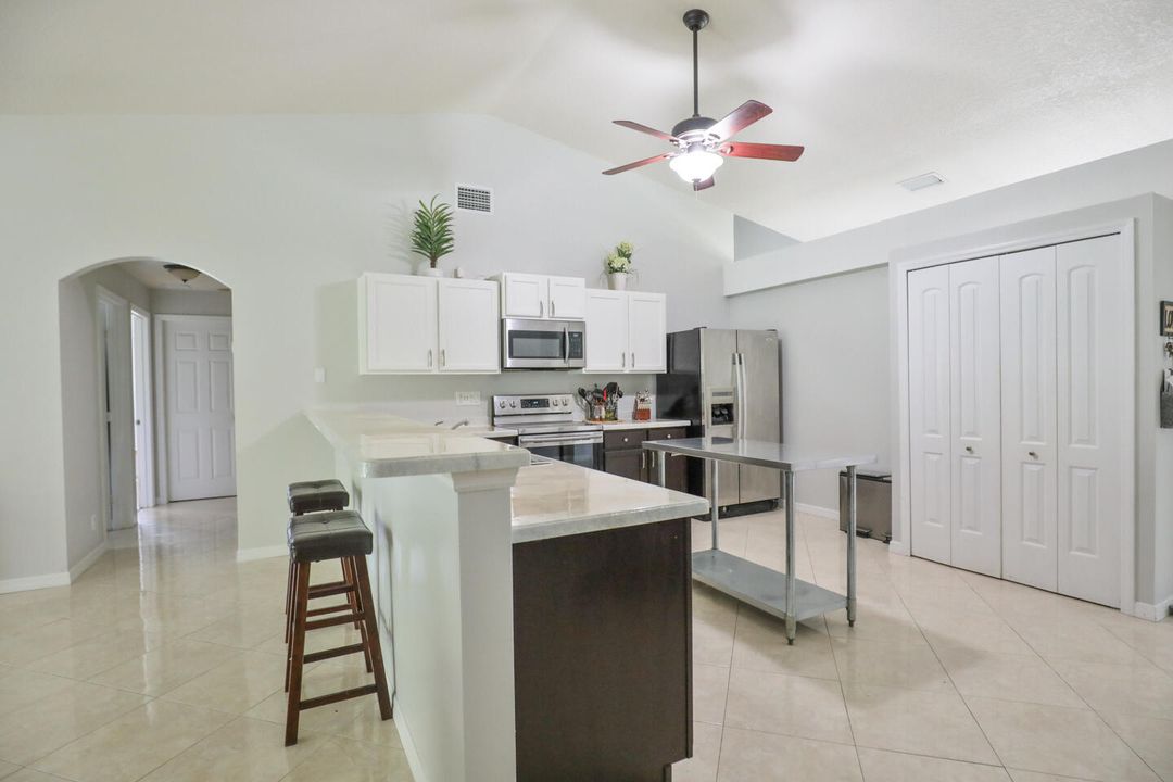 For Sale: $415,000 (4 beds, 2 baths, 1808 Square Feet)