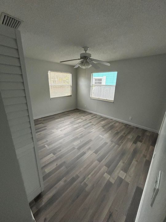 Active With Contract: $2,800 (2 beds, 2 baths, 1044 Square Feet)