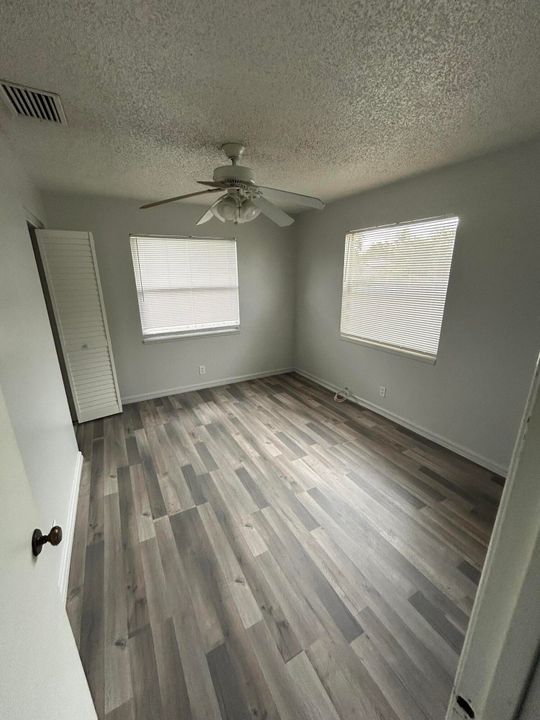 Active With Contract: $2,800 (2 beds, 2 baths, 1044 Square Feet)