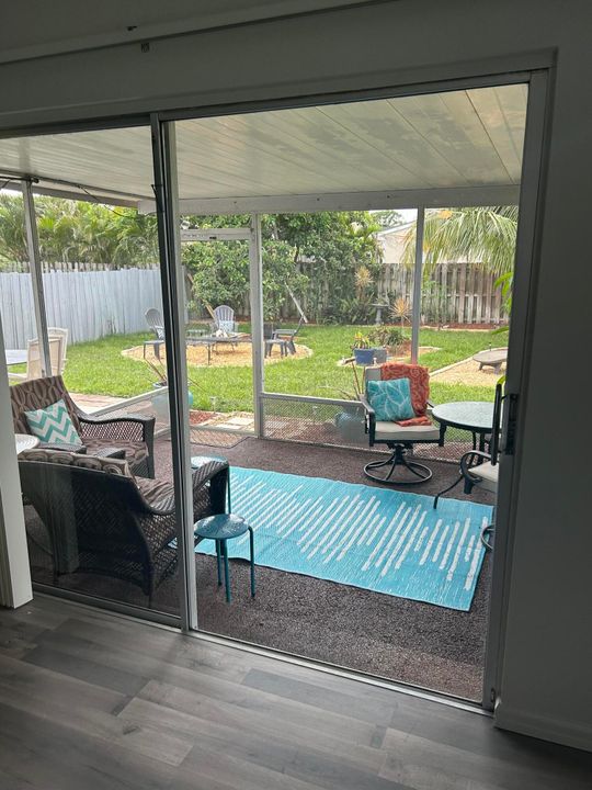 Active With Contract: $2,800 (2 beds, 2 baths, 1044 Square Feet)