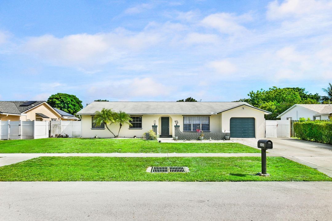 For Sale: $524,900 (3 beds, 2 baths, 1944 Square Feet)