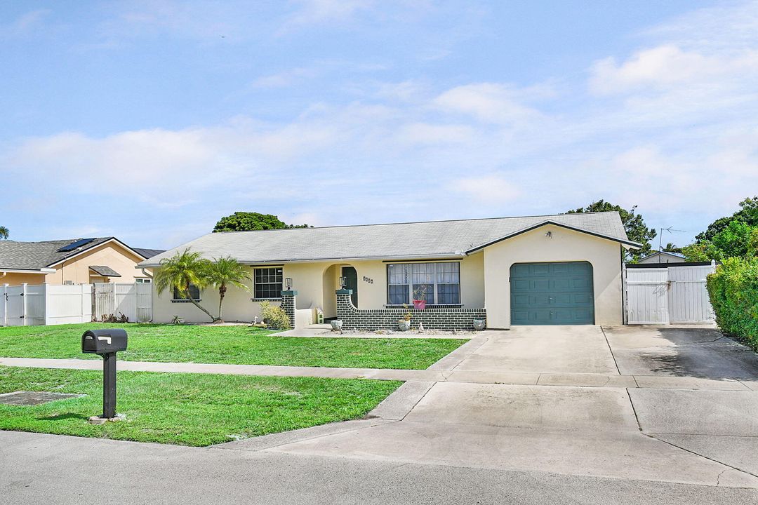 For Sale: $524,900 (3 beds, 2 baths, 1944 Square Feet)