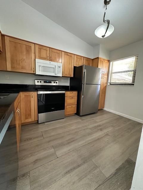 For Rent: $2,500 (2 beds, 2 baths, 920 Square Feet)