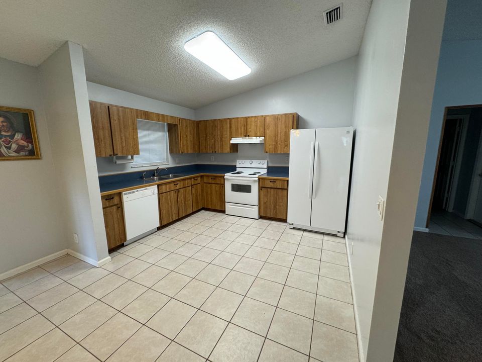 For Rent: $3,200 (3 beds, 2 baths, 1452 Square Feet)