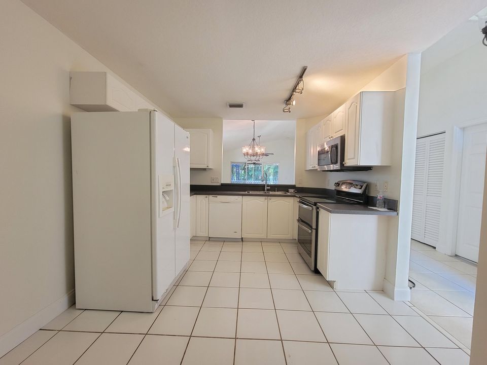 For Rent: $2,900 (3 beds, 2 baths, 1446 Square Feet)