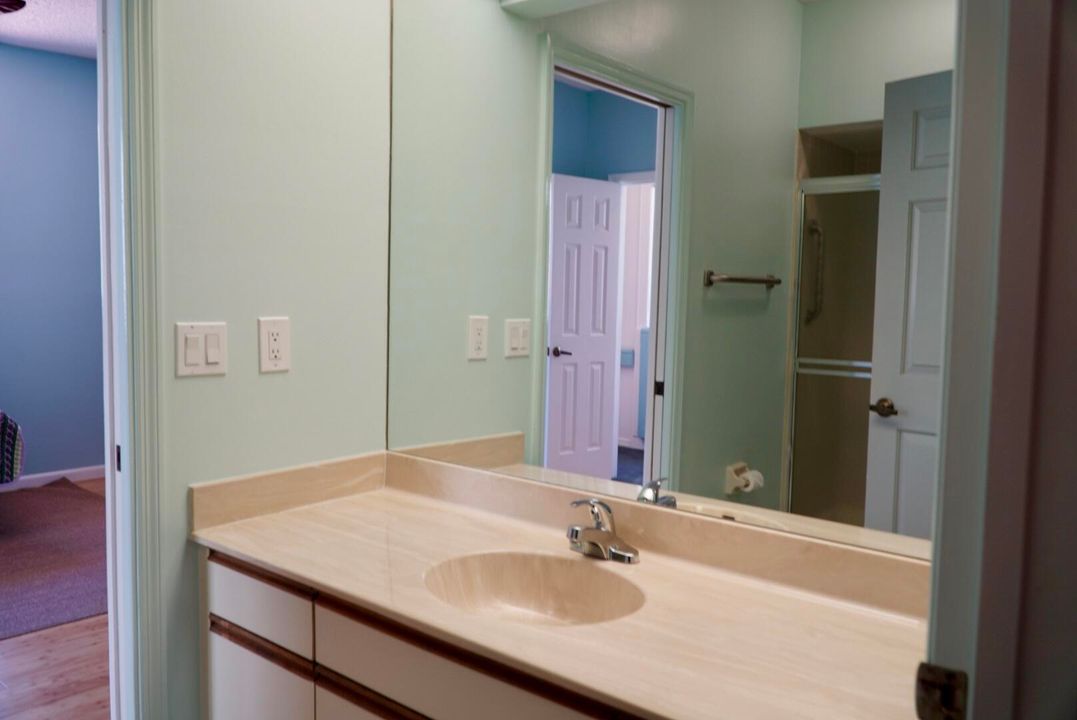 For Sale: $575,000 (2 beds, 2 baths, 1550 Square Feet)