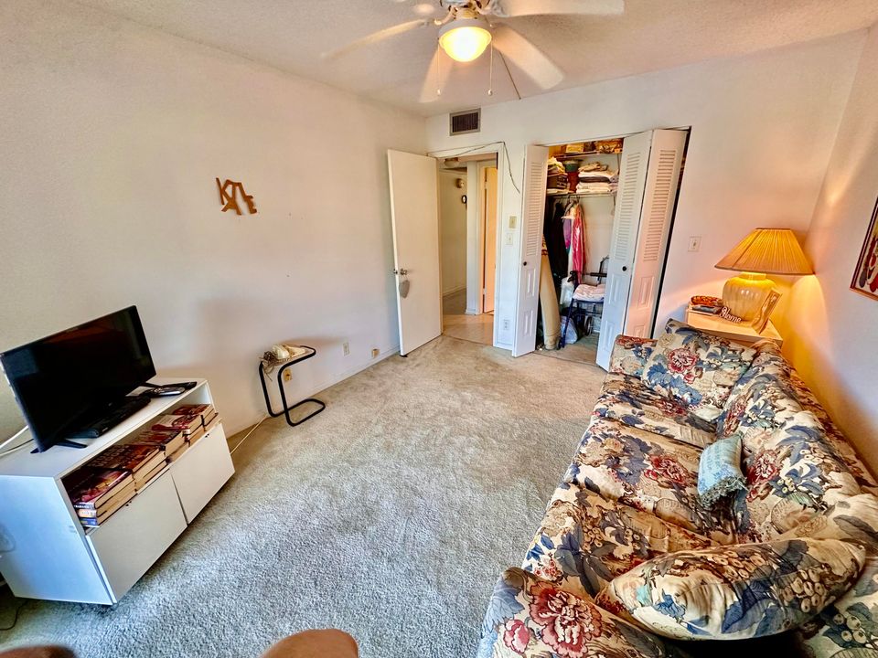 For Sale: $134,900 (2 beds, 2 baths, 1002 Square Feet)