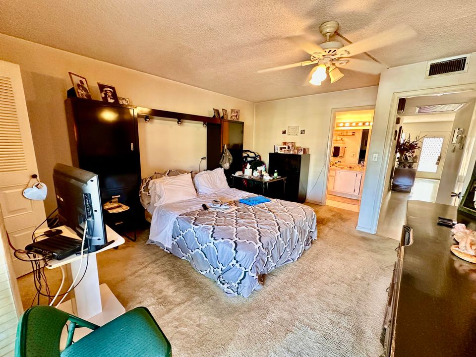 For Sale: $134,900 (2 beds, 2 baths, 1002 Square Feet)