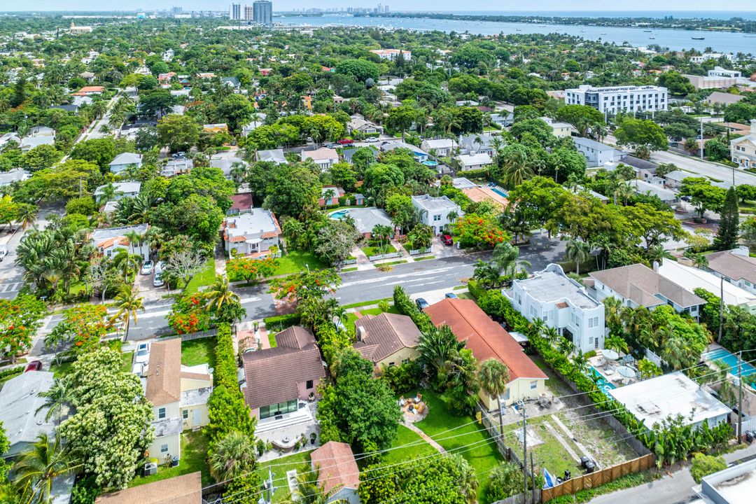 For Sale: $1,699,900 (3 beds, 3 baths, 1920 Square Feet)