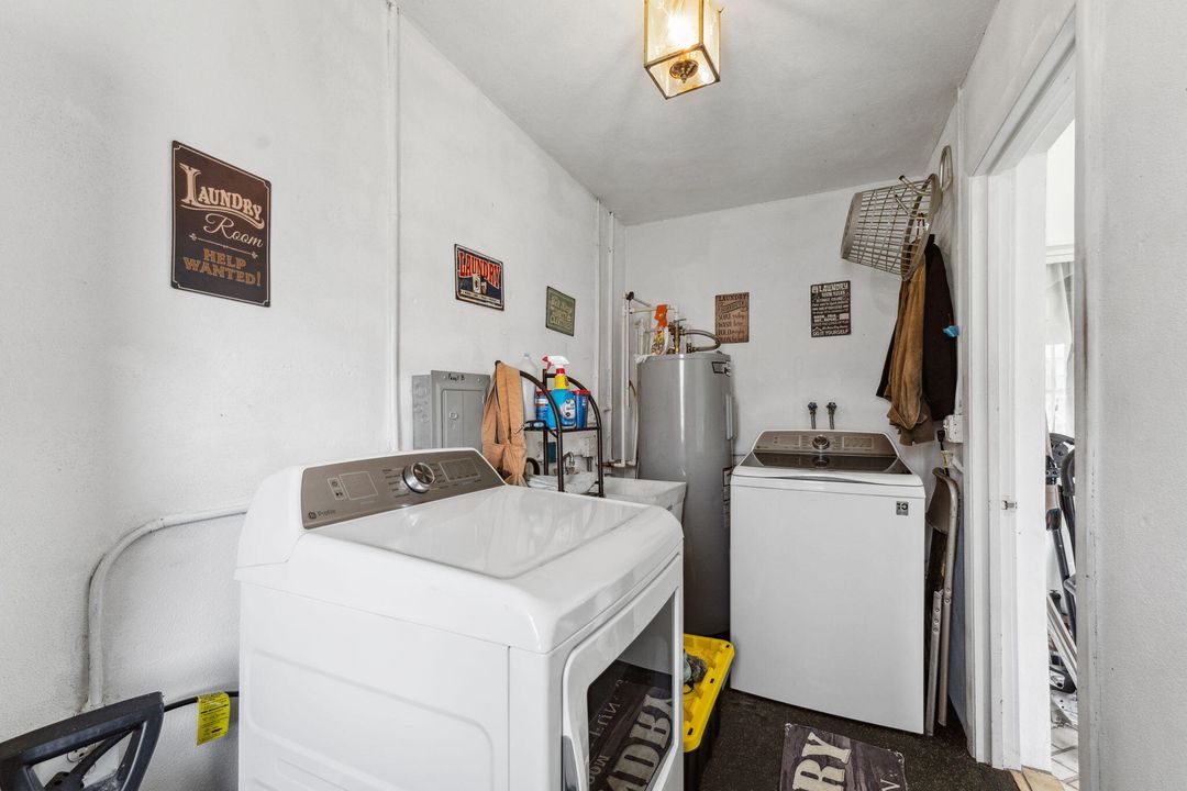For Sale: $256,000 (2 beds, 2 baths, 1324 Square Feet)