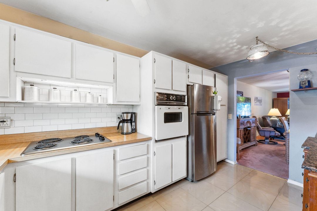 For Sale: $256,000 (2 beds, 2 baths, 1324 Square Feet)