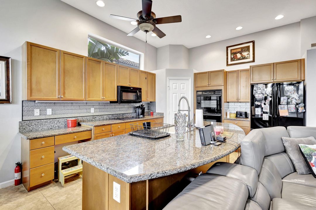 For Sale: $649,900 (2 beds, 2 baths, 2364 Square Feet)