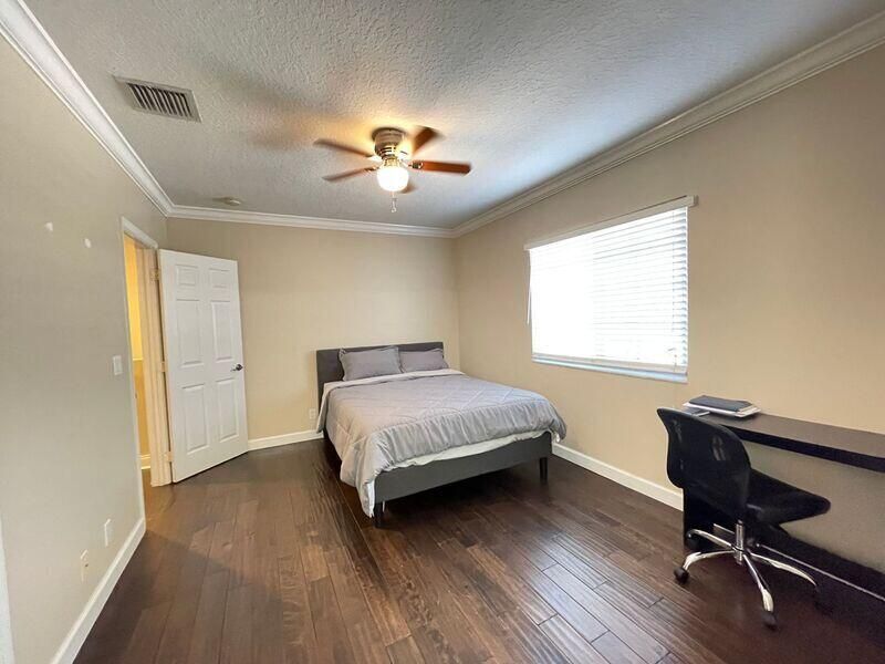 For Rent: $2,800 (2 beds, 2 baths, 1389 Square Feet)