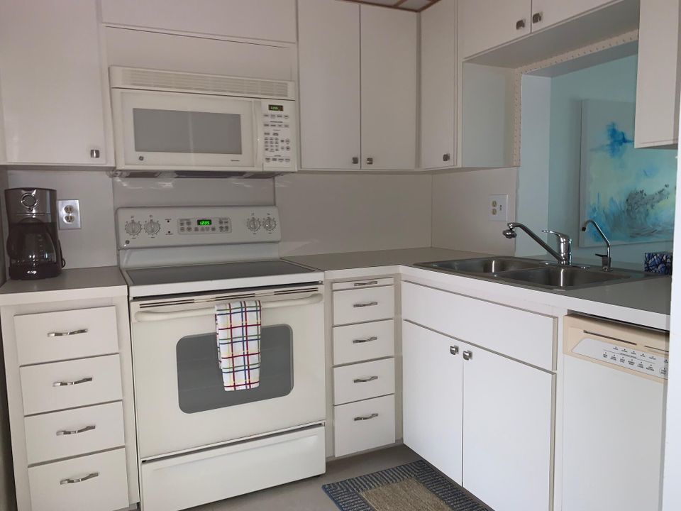 For Rent: $5,000 (2 beds, 2 baths, 975 Square Feet)