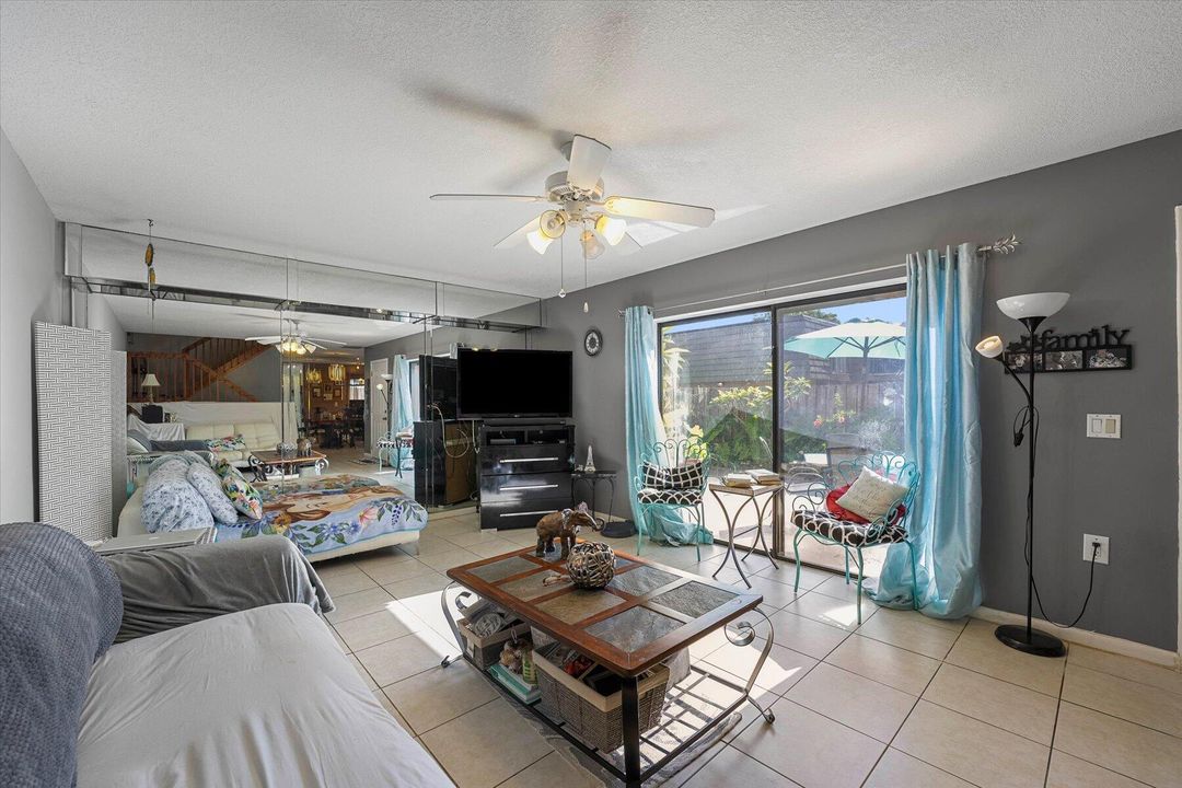 For Sale: $289,400 (2 beds, 2 baths, 1236 Square Feet)