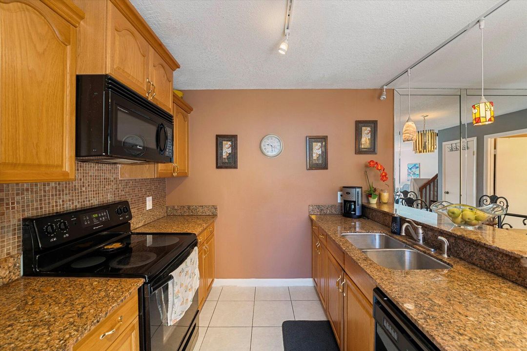 For Sale: $289,400 (2 beds, 2 baths, 1236 Square Feet)