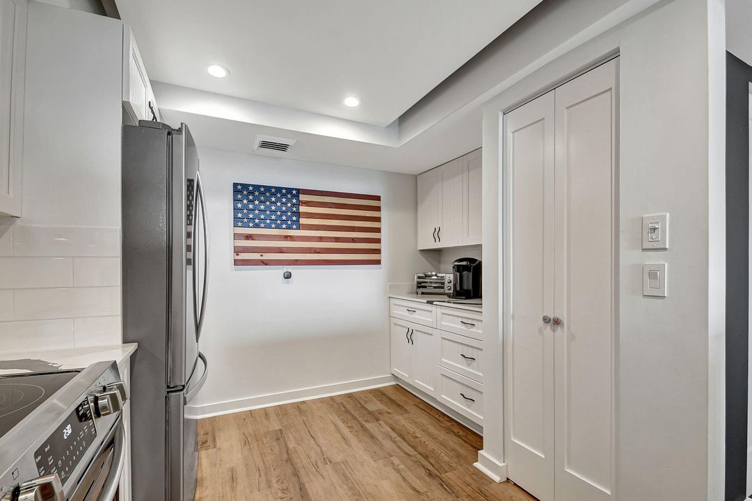 For Sale: $299,000 (2 beds, 2 baths, 1294 Square Feet)