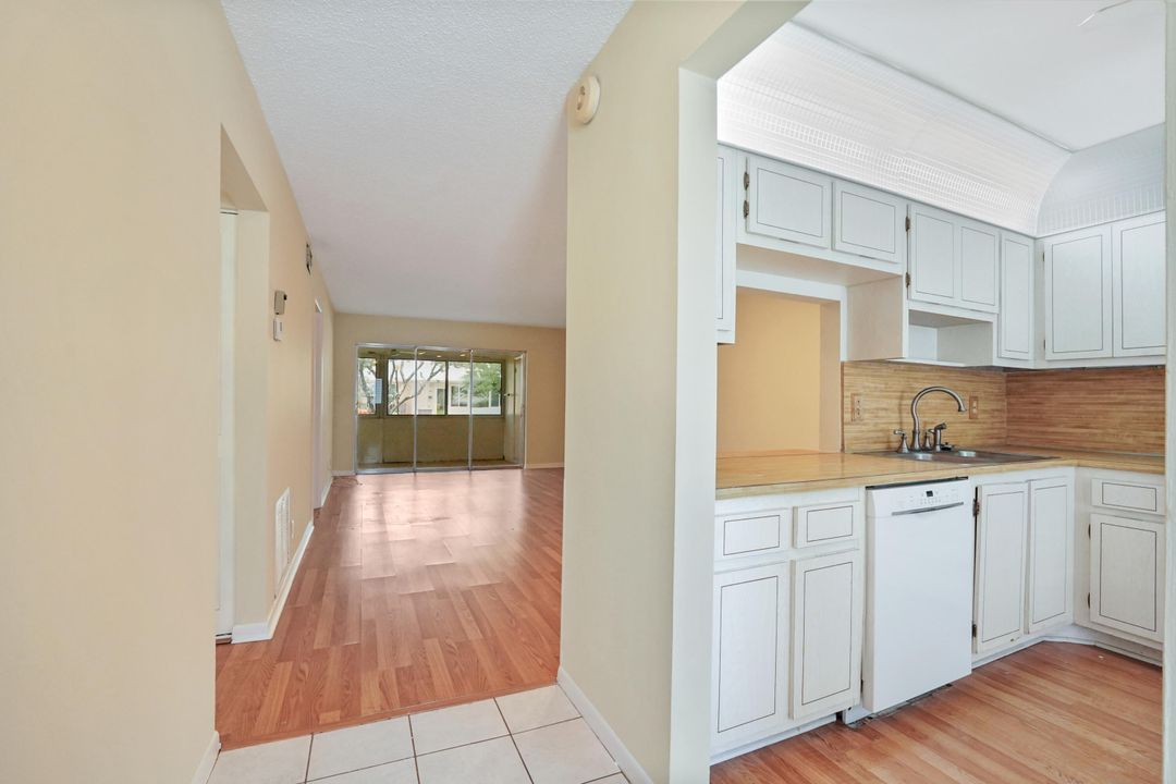 For Sale: $155,000 (2 beds, 2 baths, 941 Square Feet)