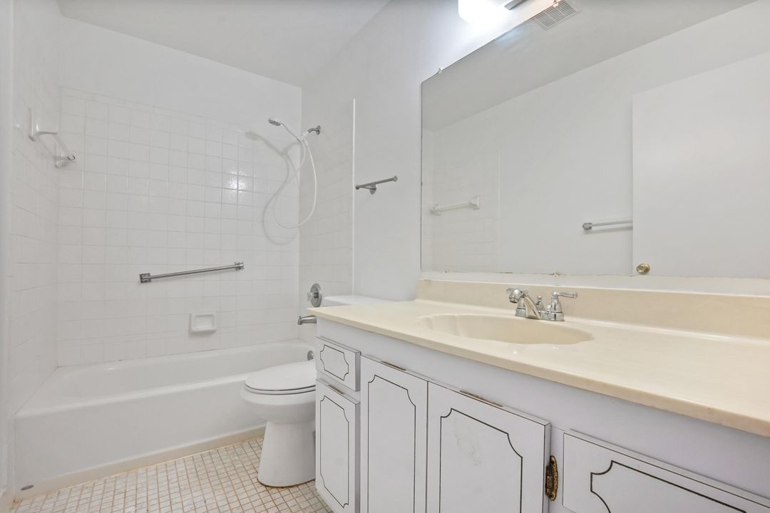 For Sale: $155,000 (2 beds, 2 baths, 941 Square Feet)