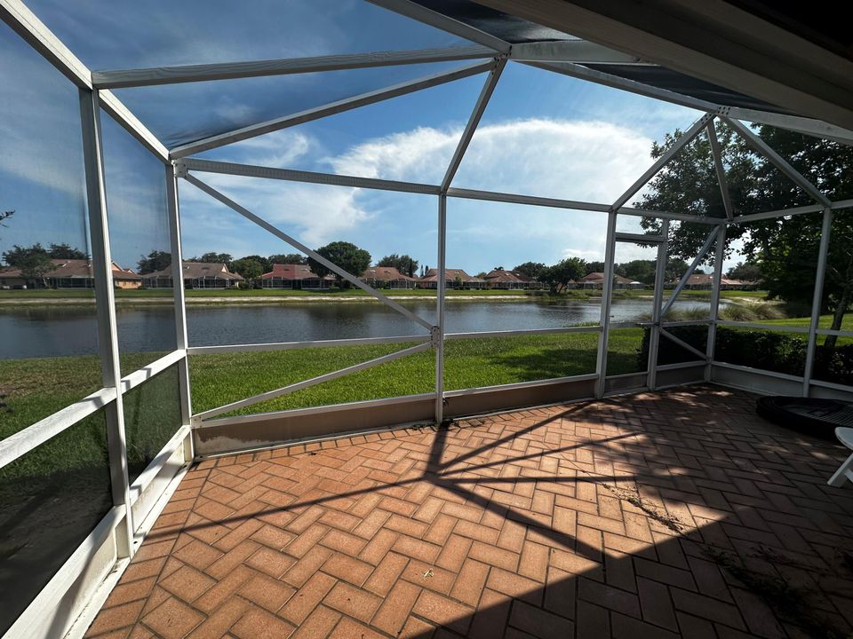 Recently Sold: $320,000 (2 beds, 2 baths, 1658 Square Feet)