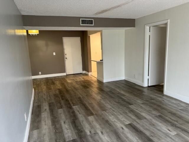 For Rent: $3,200 (2 beds, 2 baths, 936 Square Feet)