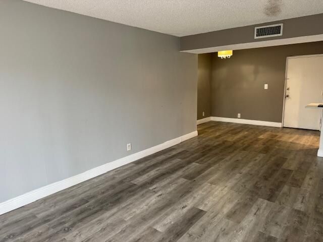 For Rent: $3,200 (2 beds, 2 baths, 936 Square Feet)