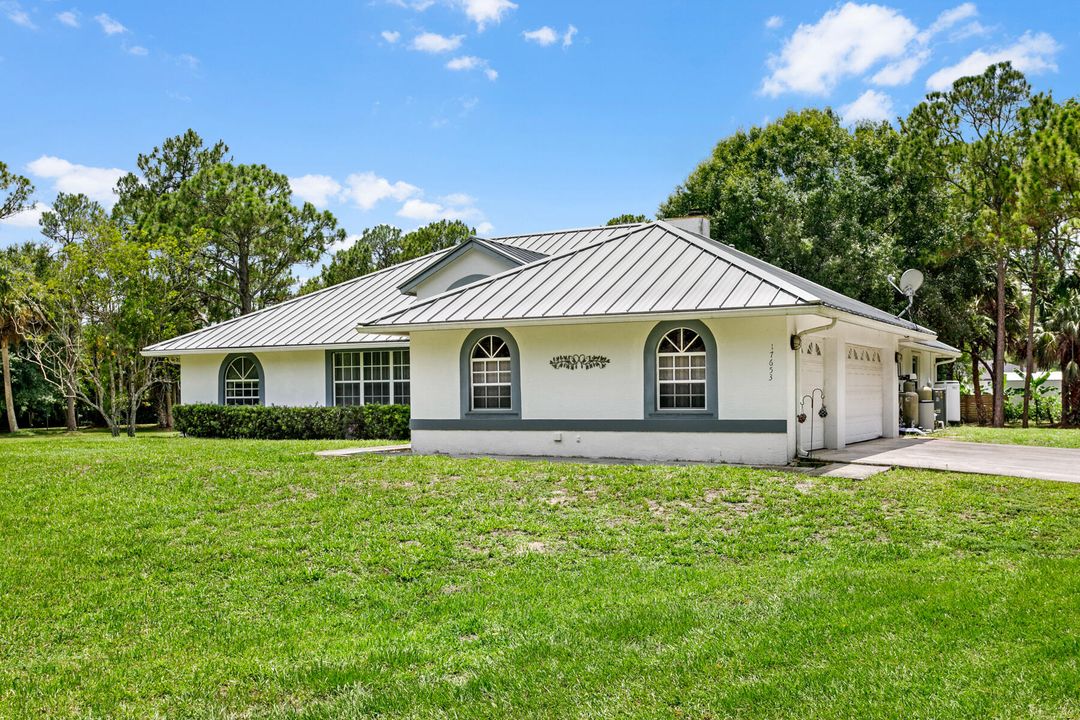 For Sale: $1,000,000 (4 beds, 2 baths, 2100 Square Feet)