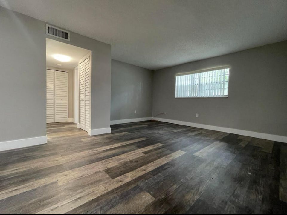 For Rent: $2,000 (2 beds, 1 baths, 803 Square Feet)