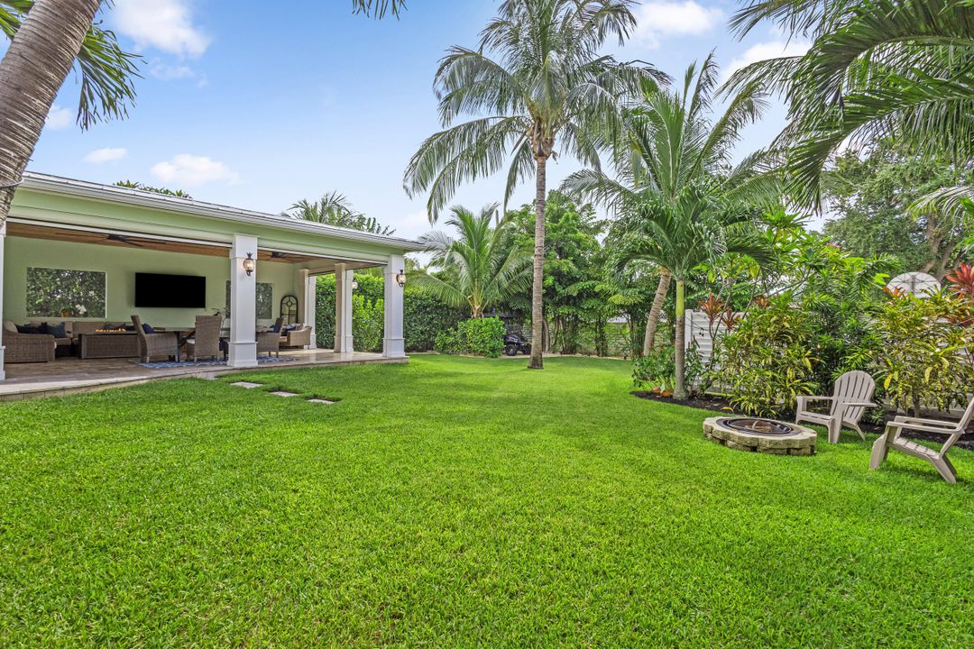 For Sale: $1,035,000 (2 beds, 1 baths, 1110 Square Feet)