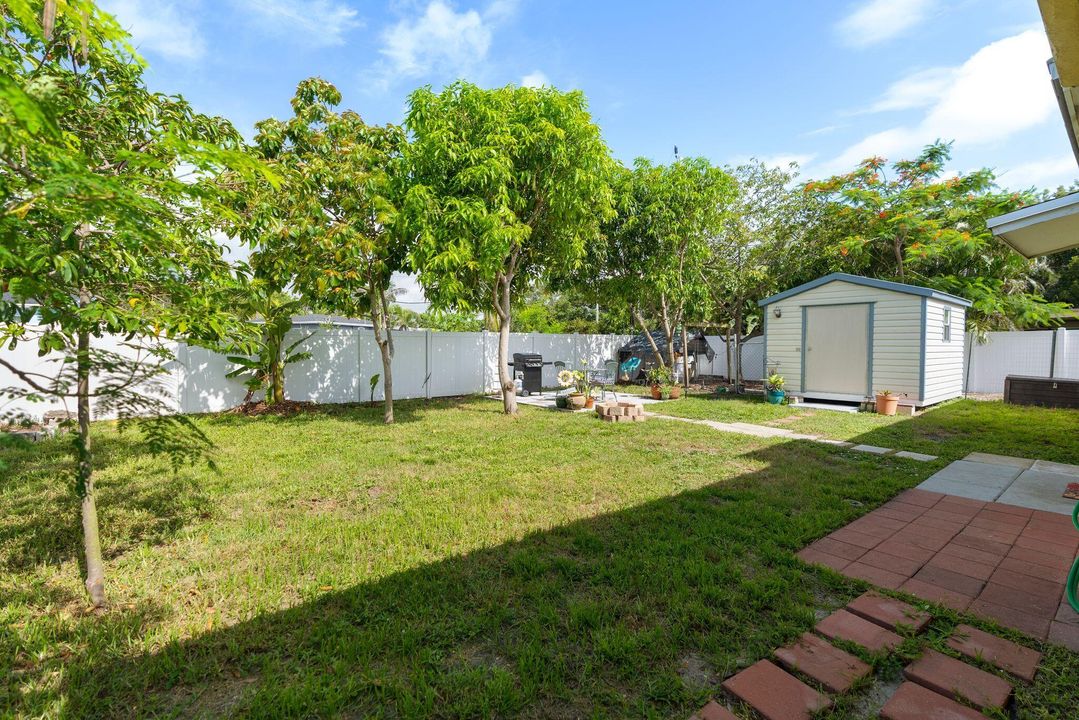 For Sale: $400,000 (4 beds, 2 baths, 1296 Square Feet)