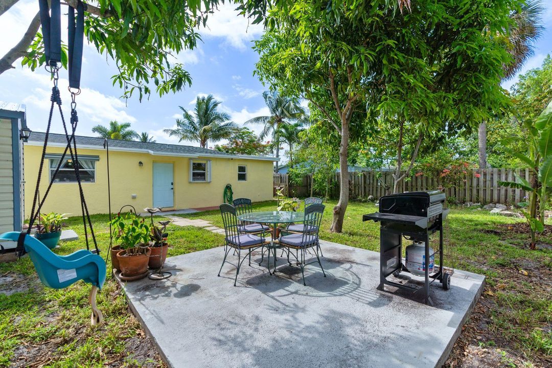 For Sale: $400,000 (4 beds, 2 baths, 1296 Square Feet)