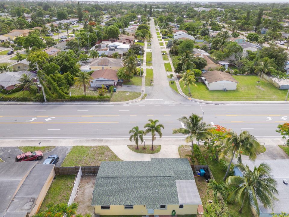 Active With Contract: $400,000 (4 beds, 2 baths, 1296 Square Feet)